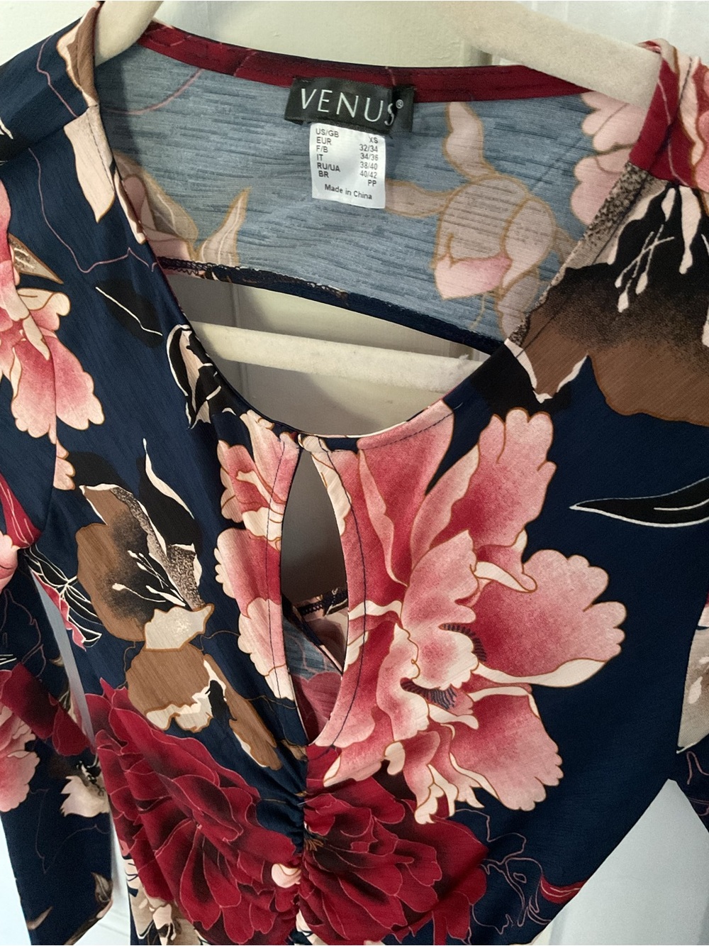 VENUS Navy Floral Keyhole Bodycon Dress